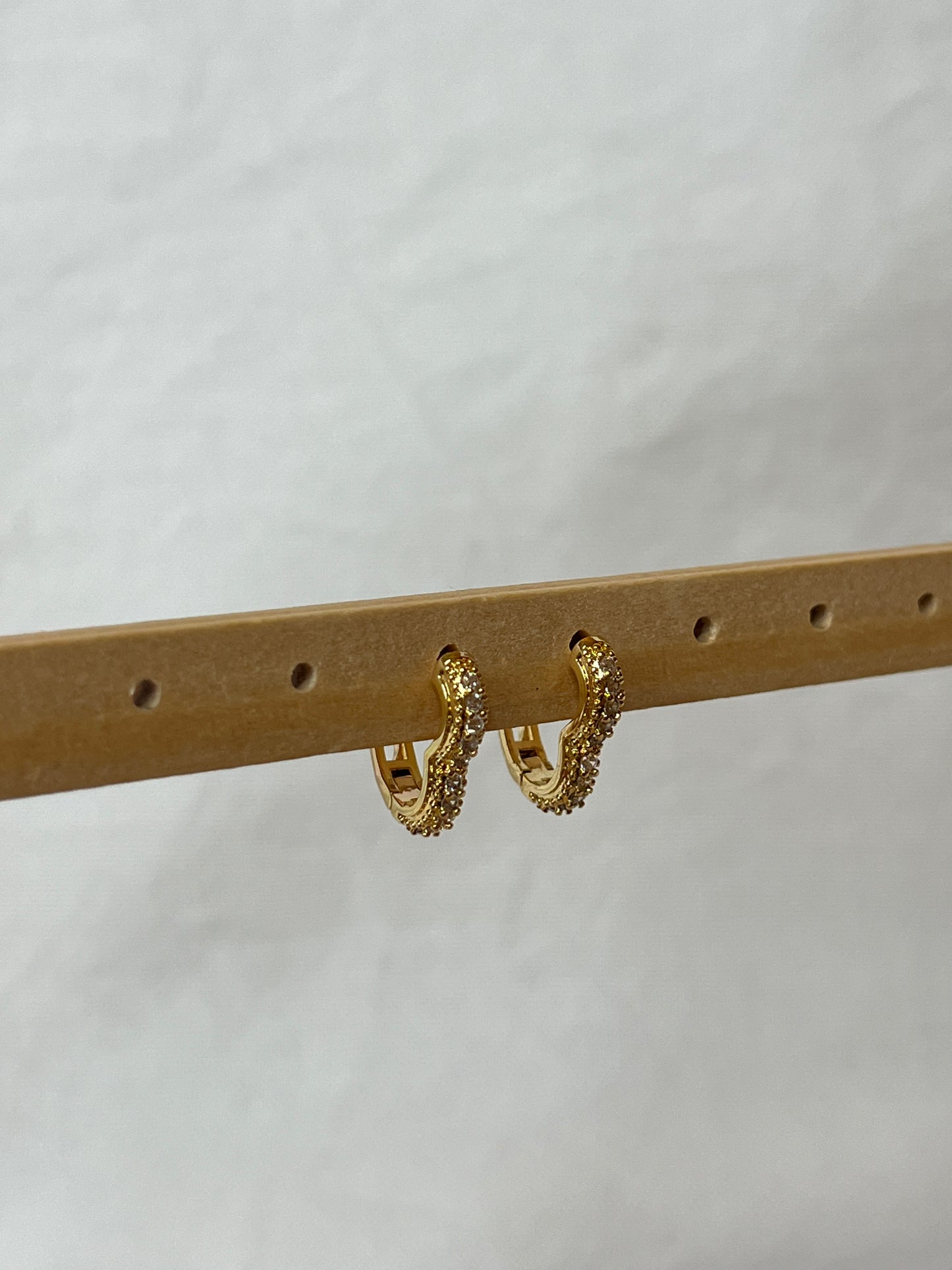 Medium Sparkling Heart Earrings