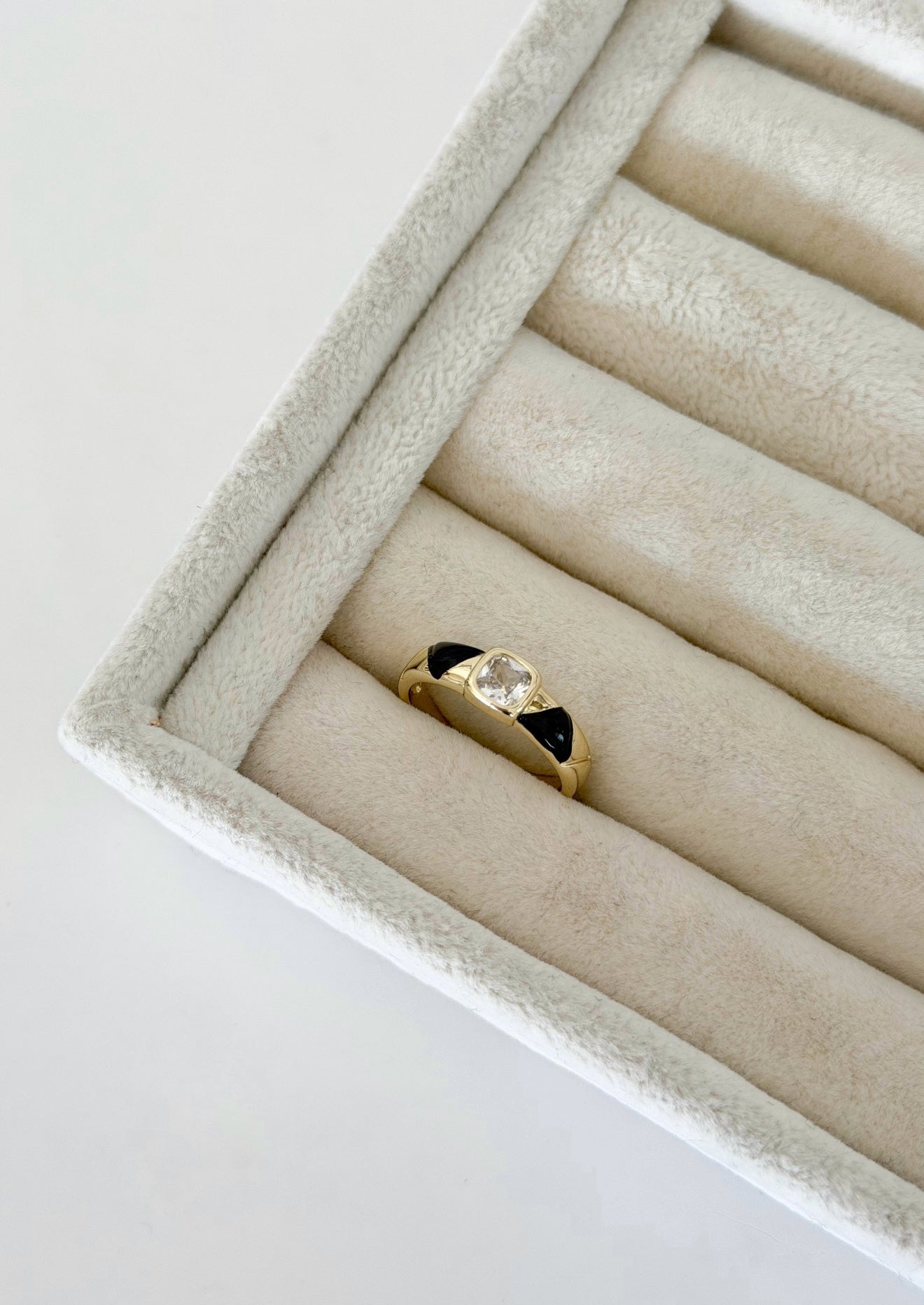 Noir Crystal Ring